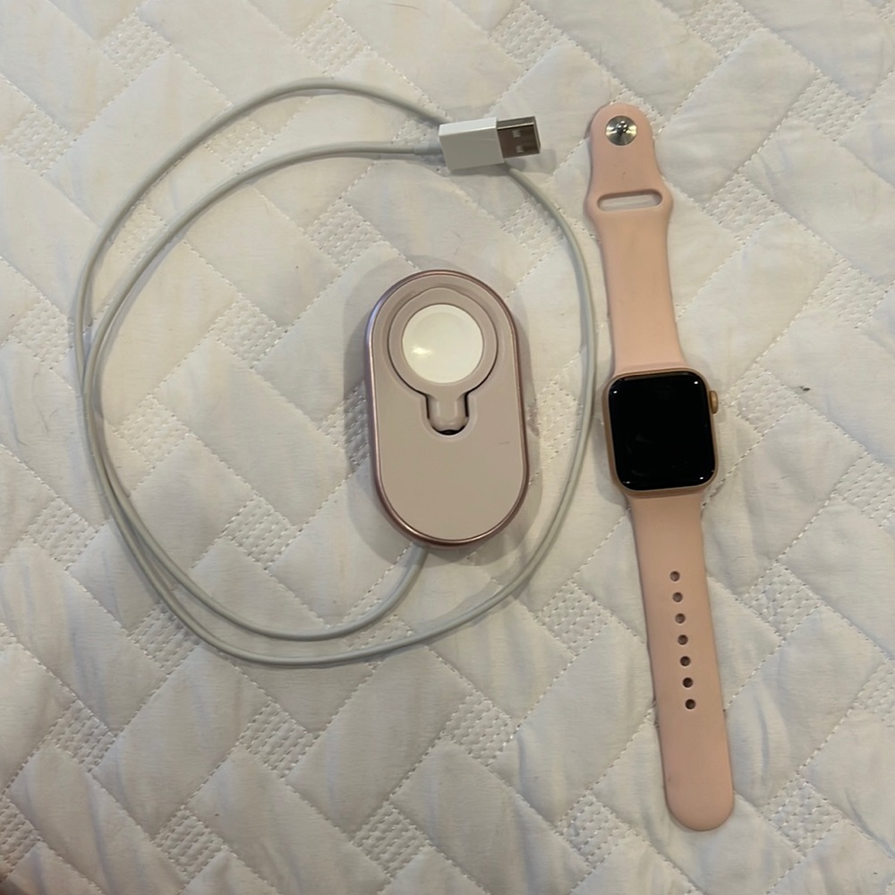 Pink Apple Watch - SERIES 5